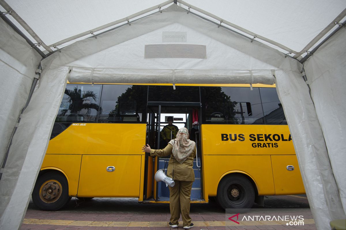 Sembilan warga Ciracas positif COVID-19 dievakuasi ke RS Wisma Atlet