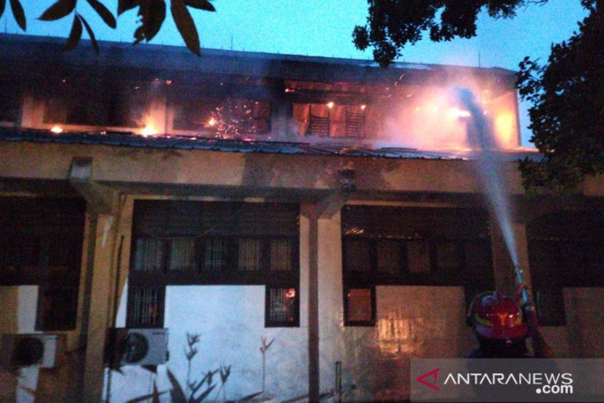 Laboratorium Fakultas Teknik Universitas Negeri Medan terbakar