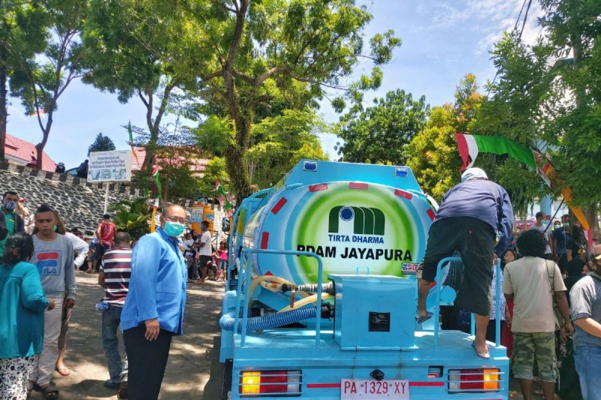 PDAM Jayapura bantu sarana air bersih pengungsi korban kebakaran