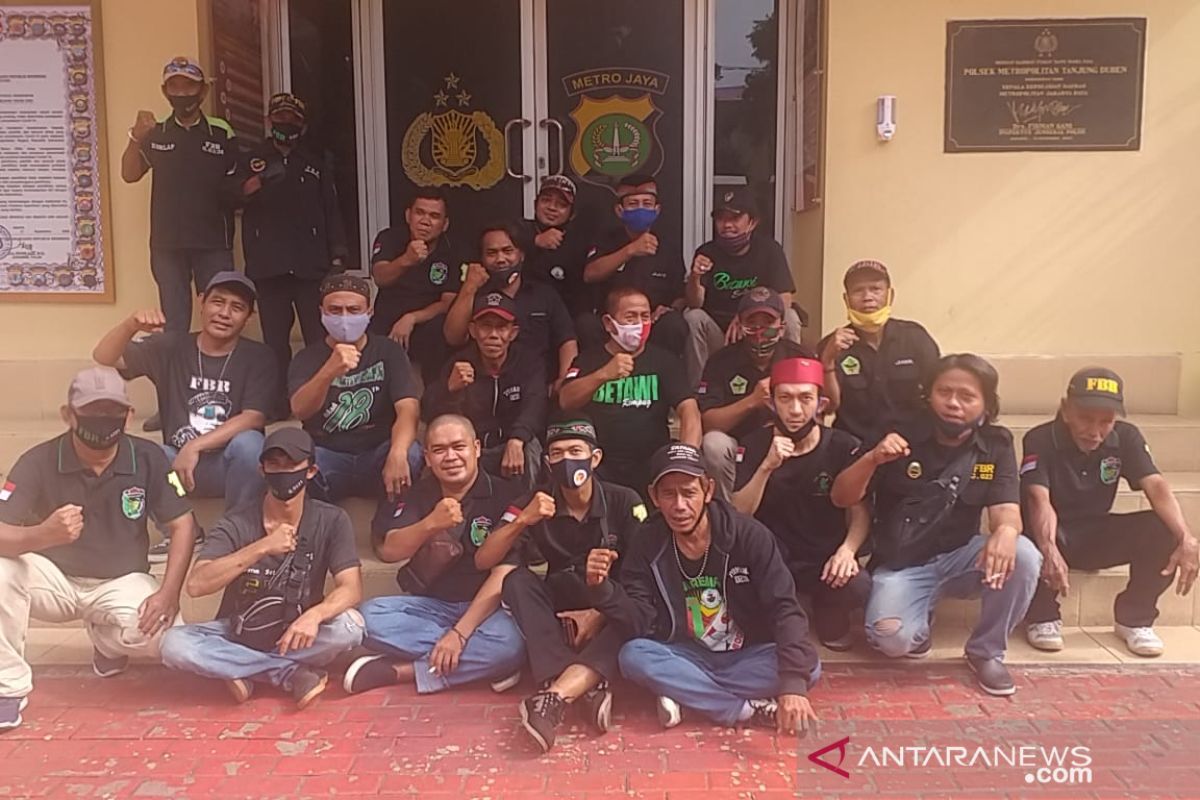 Anggota ormas di Grogol Petamburan ikut jaga wilayah