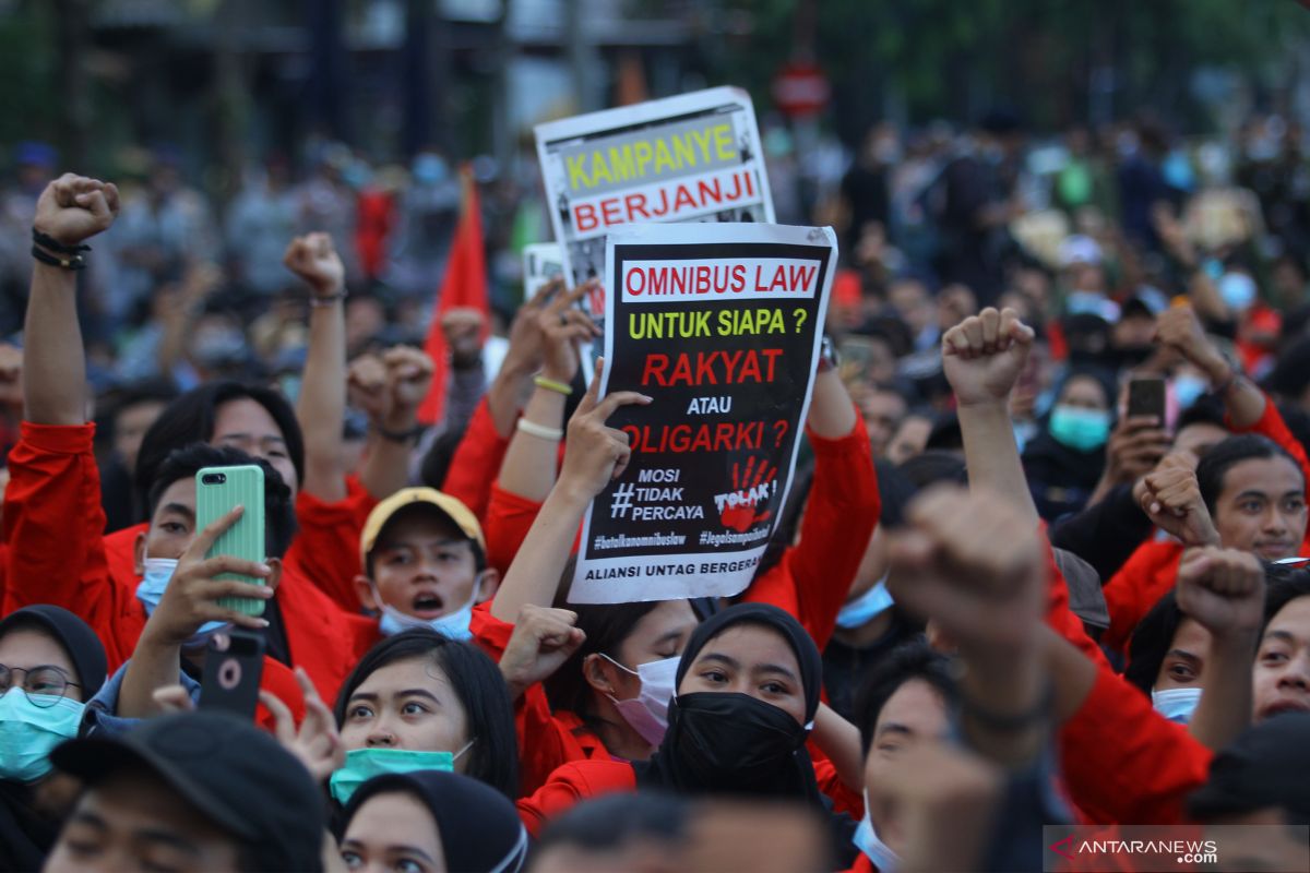 Demonstran diamankan di Surabaya semua negatif COVID-19