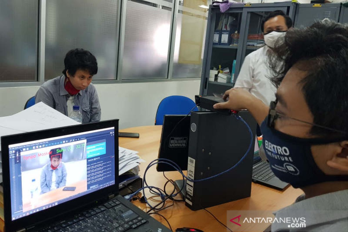 Tim Udinus Semarang ciptakan kamera  pendeteksi suhu dan pemakai masker