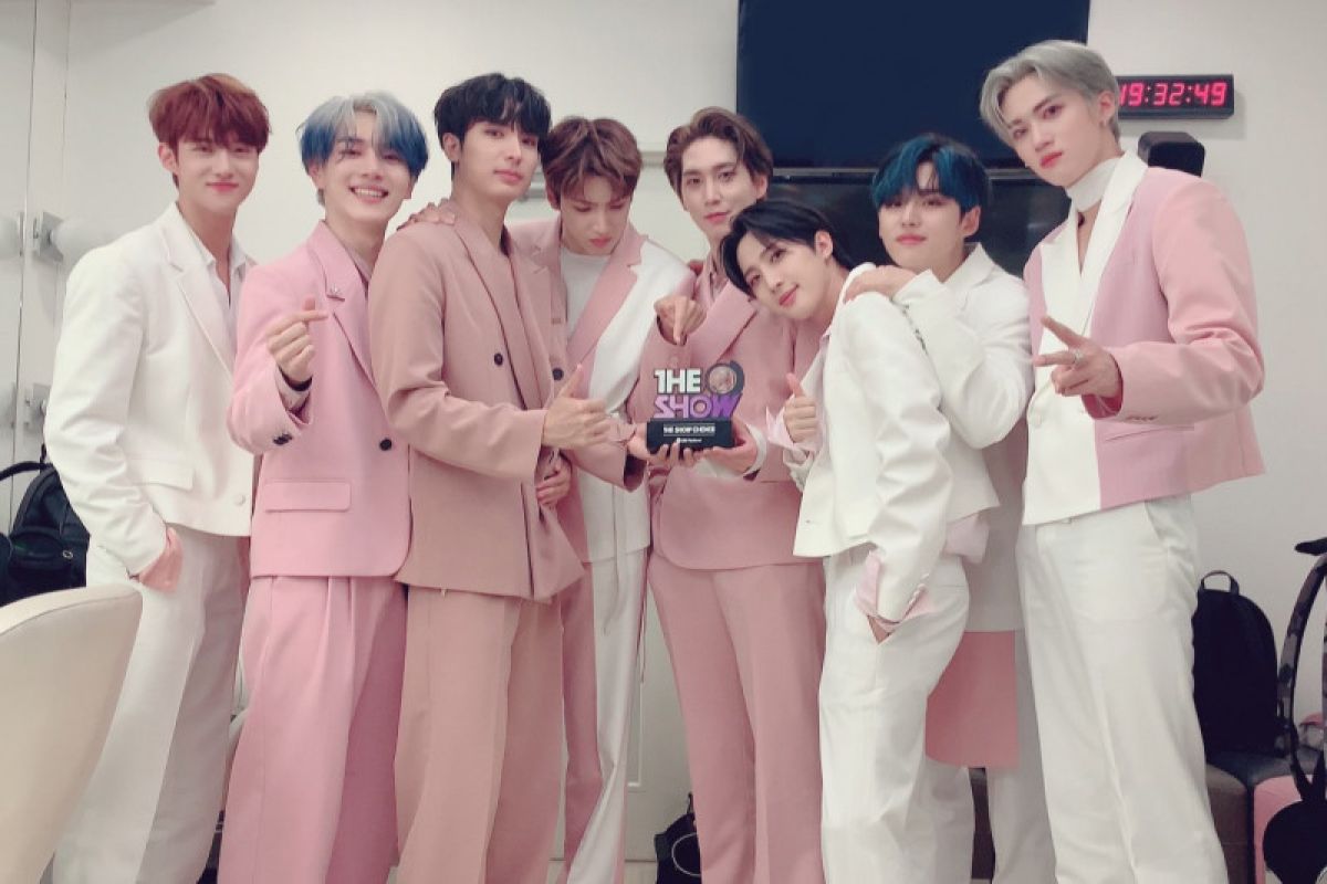 PENTAGON bawa pulang trofi musik pertama sejak 4 tahun debut