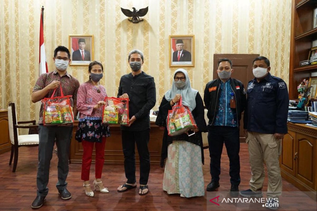 Koperasi di Kota Bogor bantu 300 paket sembako warga terdampak COVID-19