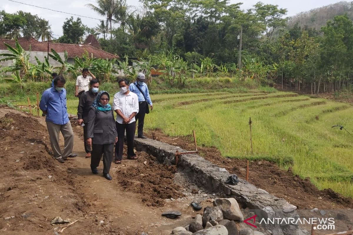 Komisi III DPRD Kulon Progo tinjau pembangunan irigasi kawasan Bukit Menoreh