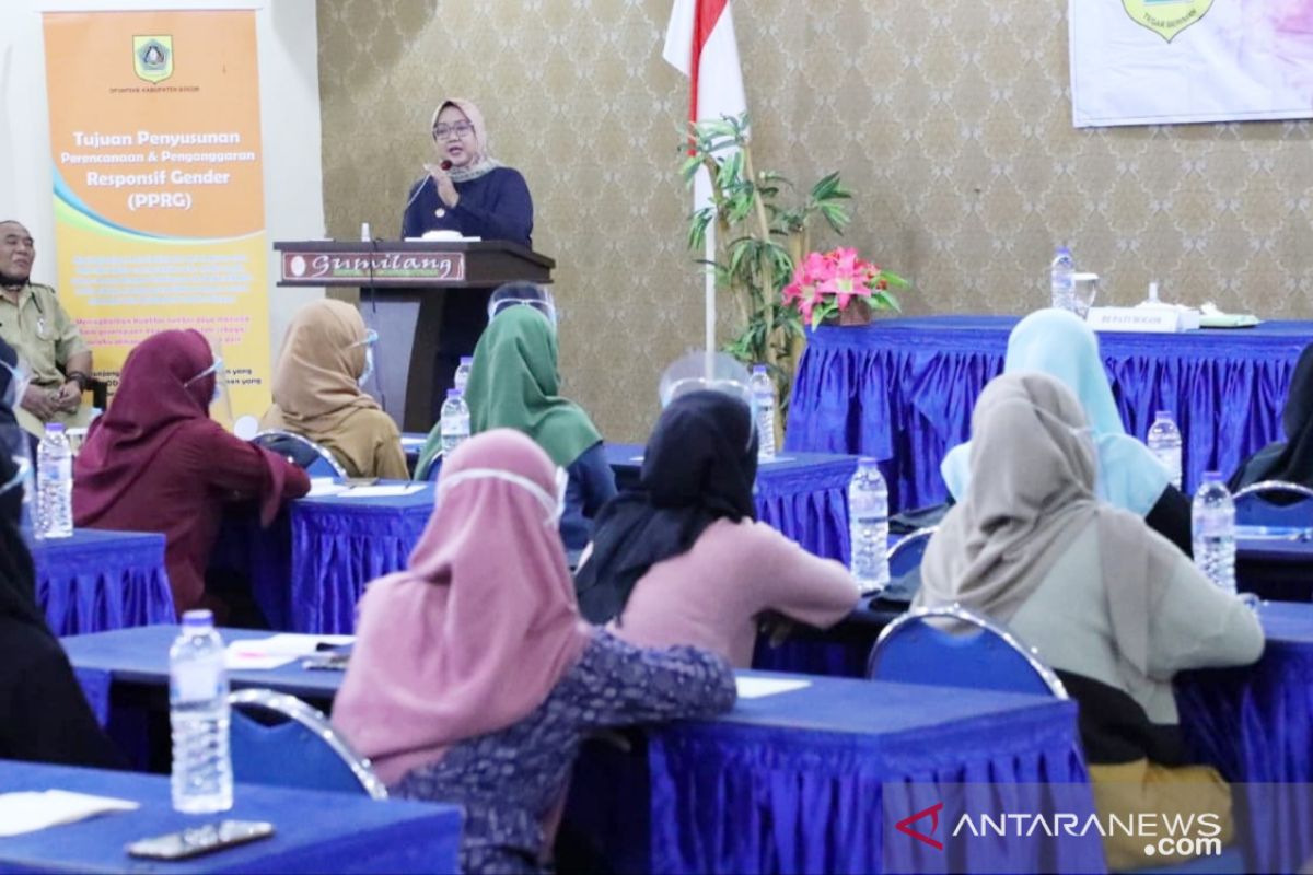 Ade Yasin ingin perempuan Kabupaten Bogor 'melek' politik