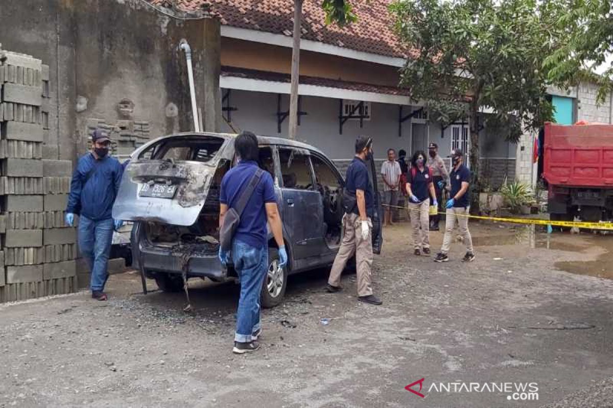 Polisi dalami kasus pembunuhan perempuan di mobil terbakar