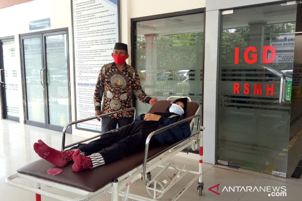 Ketua DPRD dampingi pasien rujukan ke Palembang