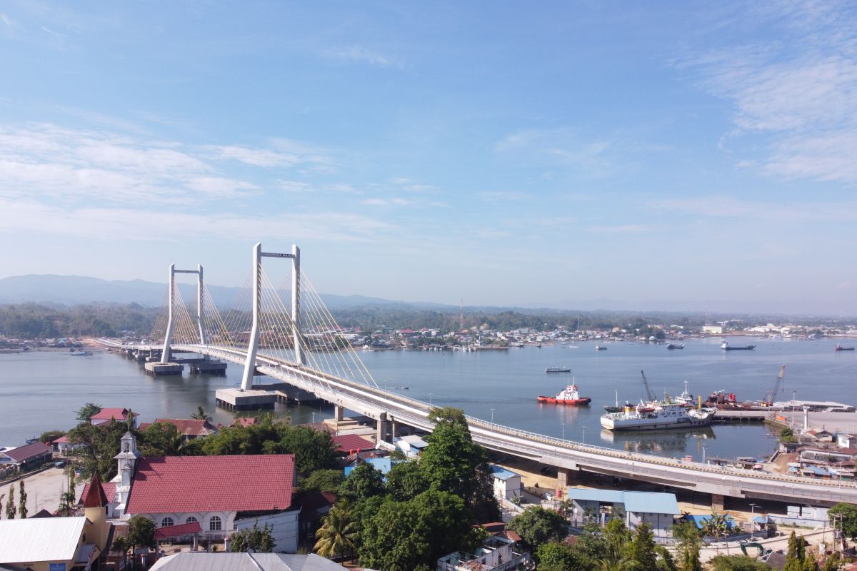 Presiden Jokowi resmikan Jembatan Teluk Kendari