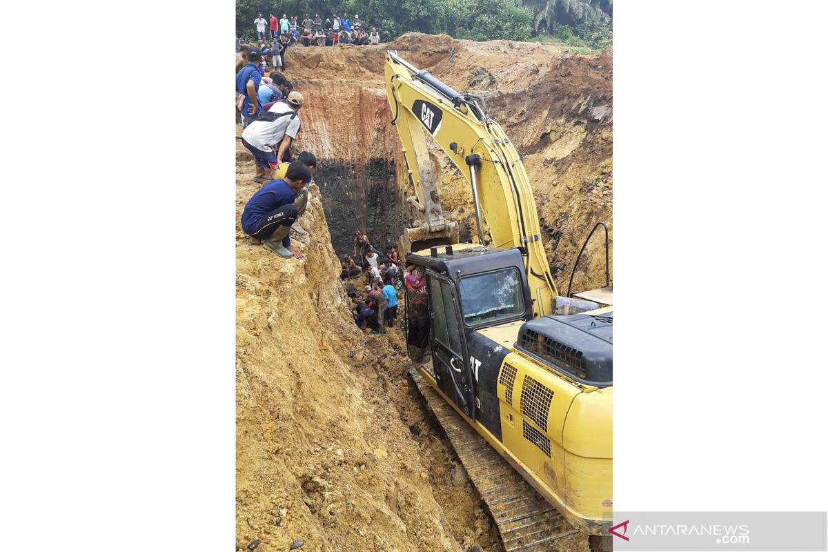 South Sumatra: 11 coal miners buried in wall collapse