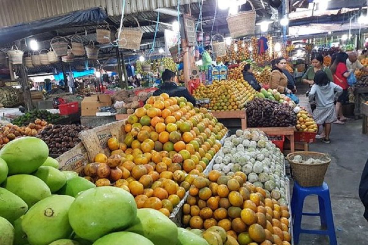 Harga buah lokal di Medan relatif stabil