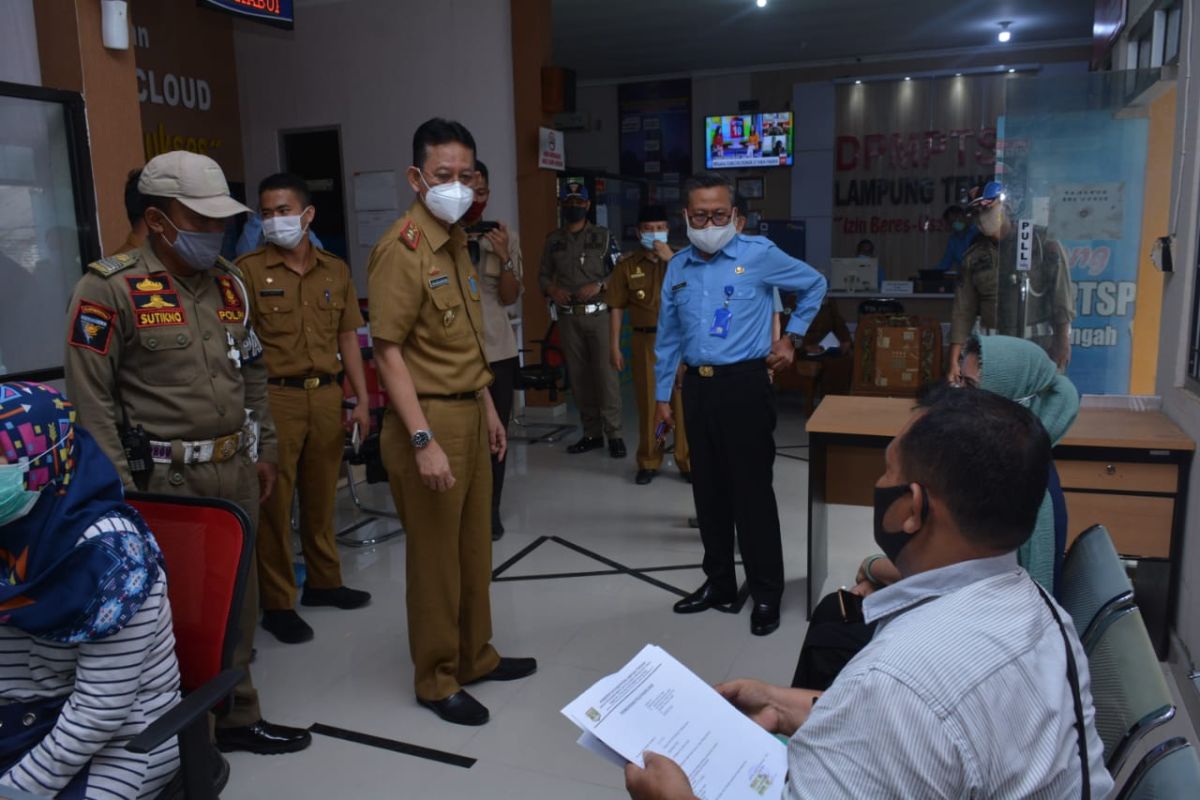 Penjabat Bupati Lampung Tengah cek protokol kesehatan masing-masing OPD