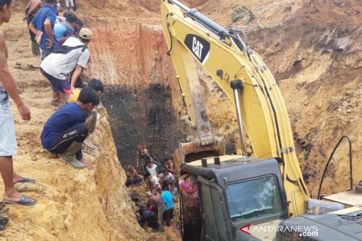 11 orang pekerja tambang di Muara Enim meninggal tertimbun longsor