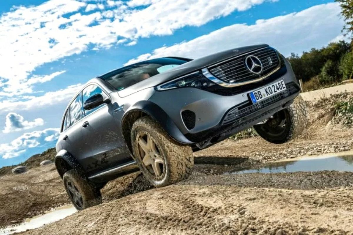 Mobil listrik "off-road" EQC Mercedes-Benz