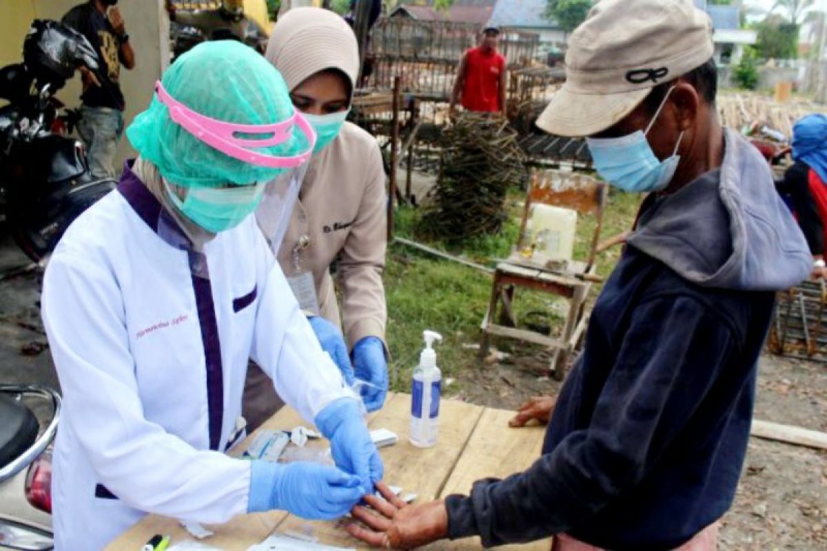 Pekerja bangunan di RS Bhayangkara Palangka Raya ikuti tes cepat