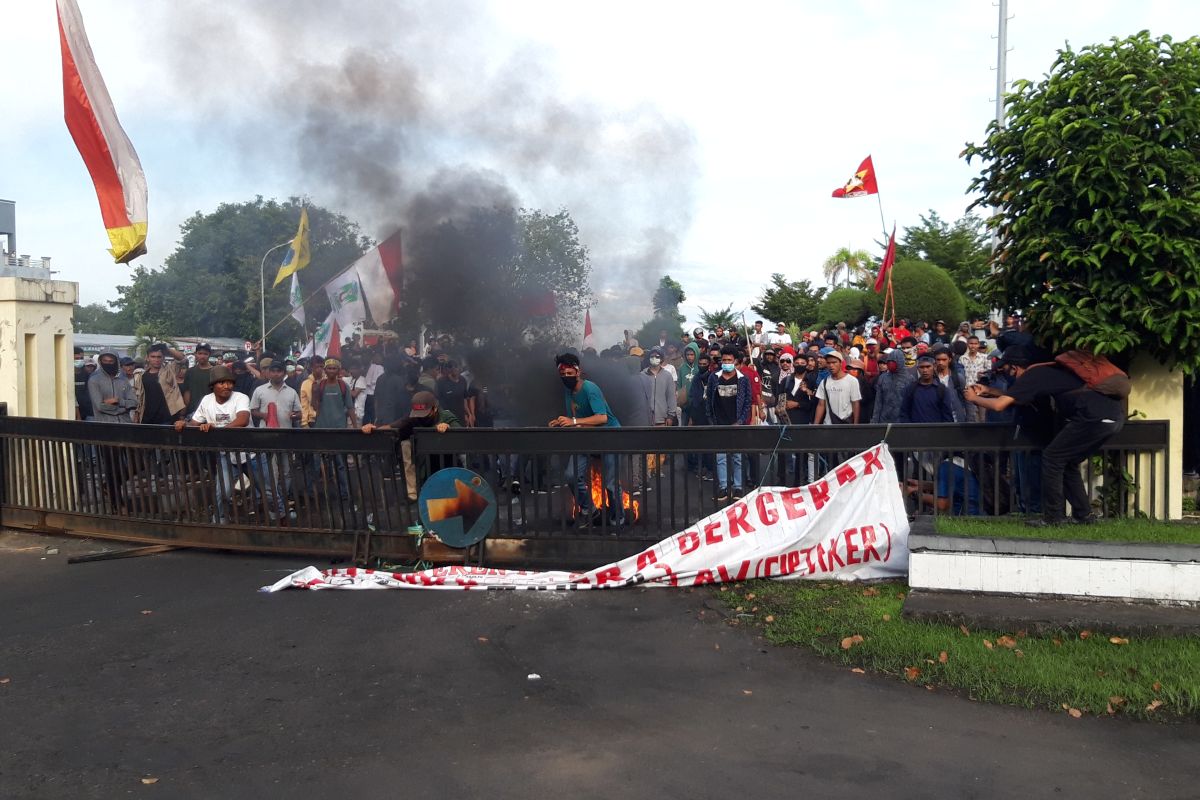 Polda : Satu tersangka unjuk rasa di Ternate wajib lapor
