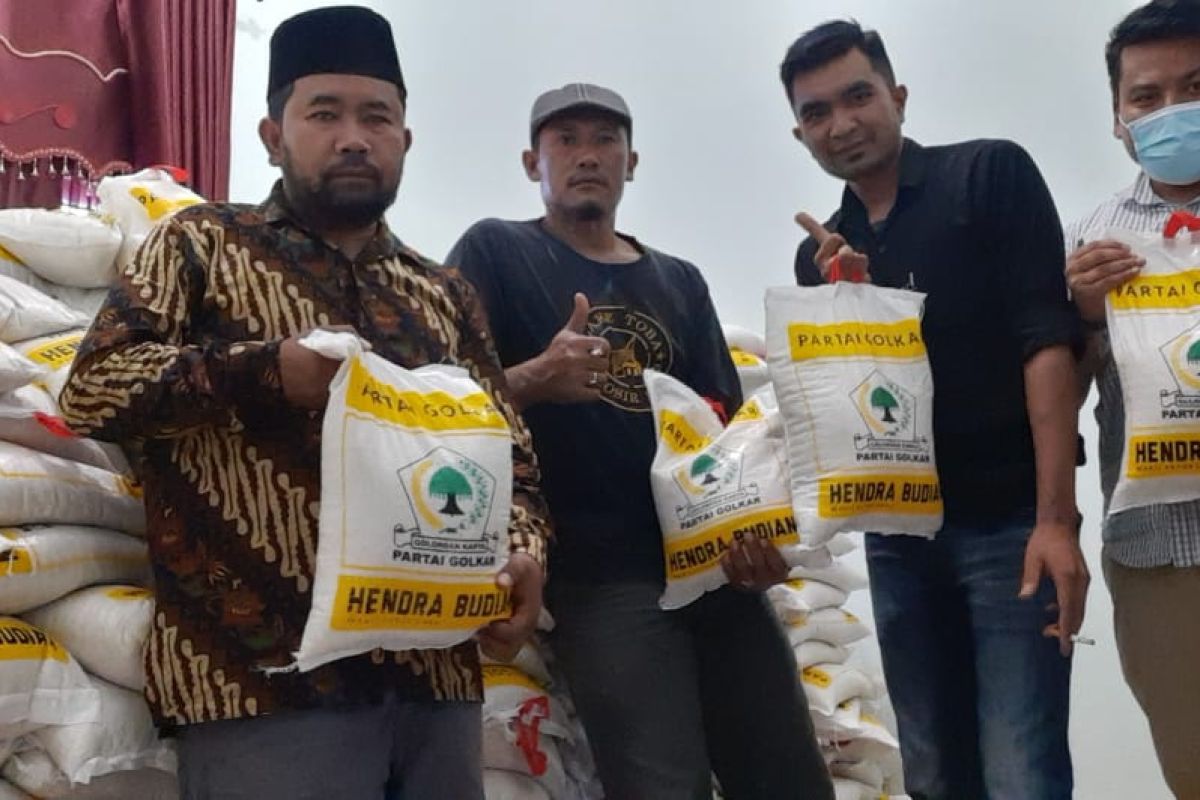 Warga terdampak COVID-19 dapat lima ton beras dari dewan