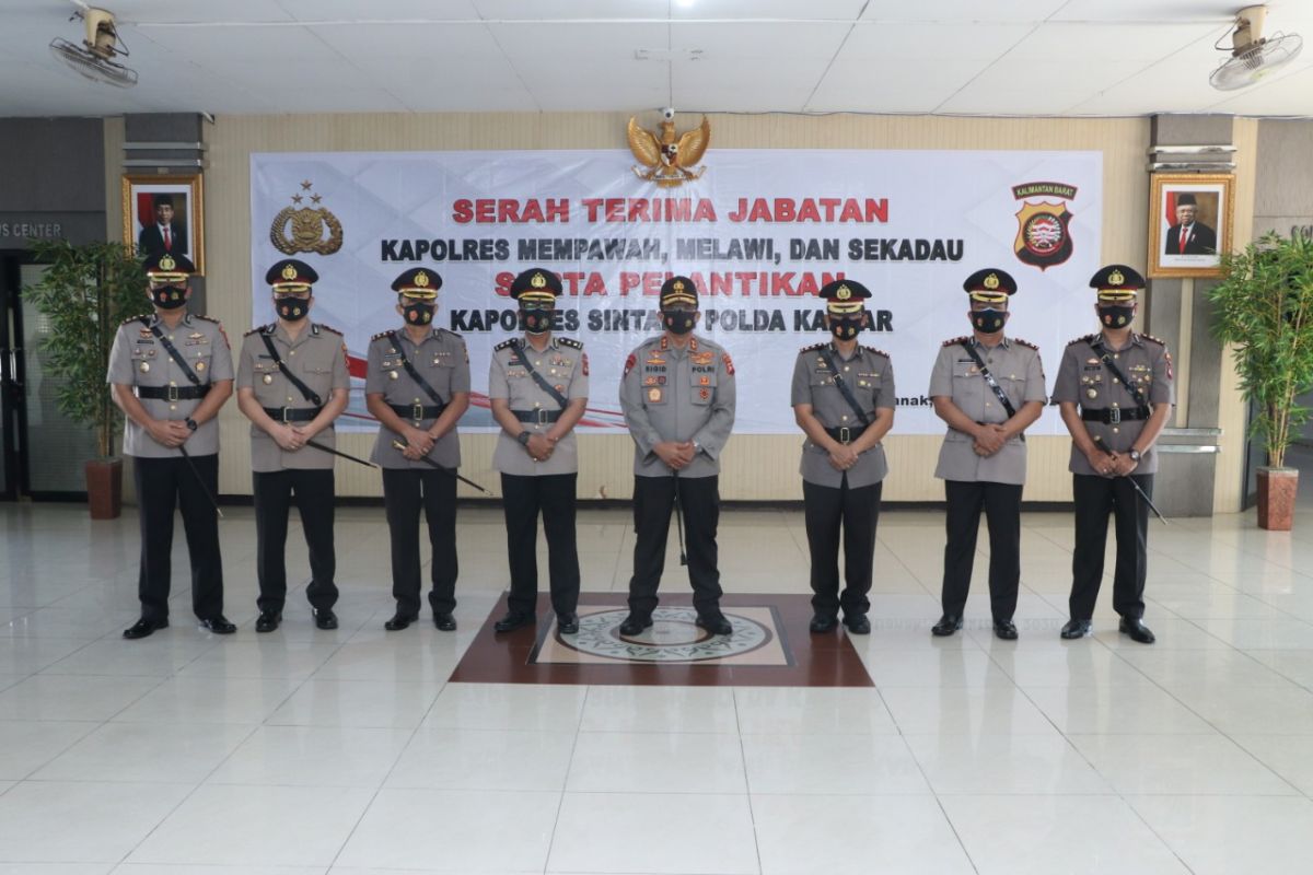 Kapolda Kalbar pimpin serah terima jabatan empat Kapolres