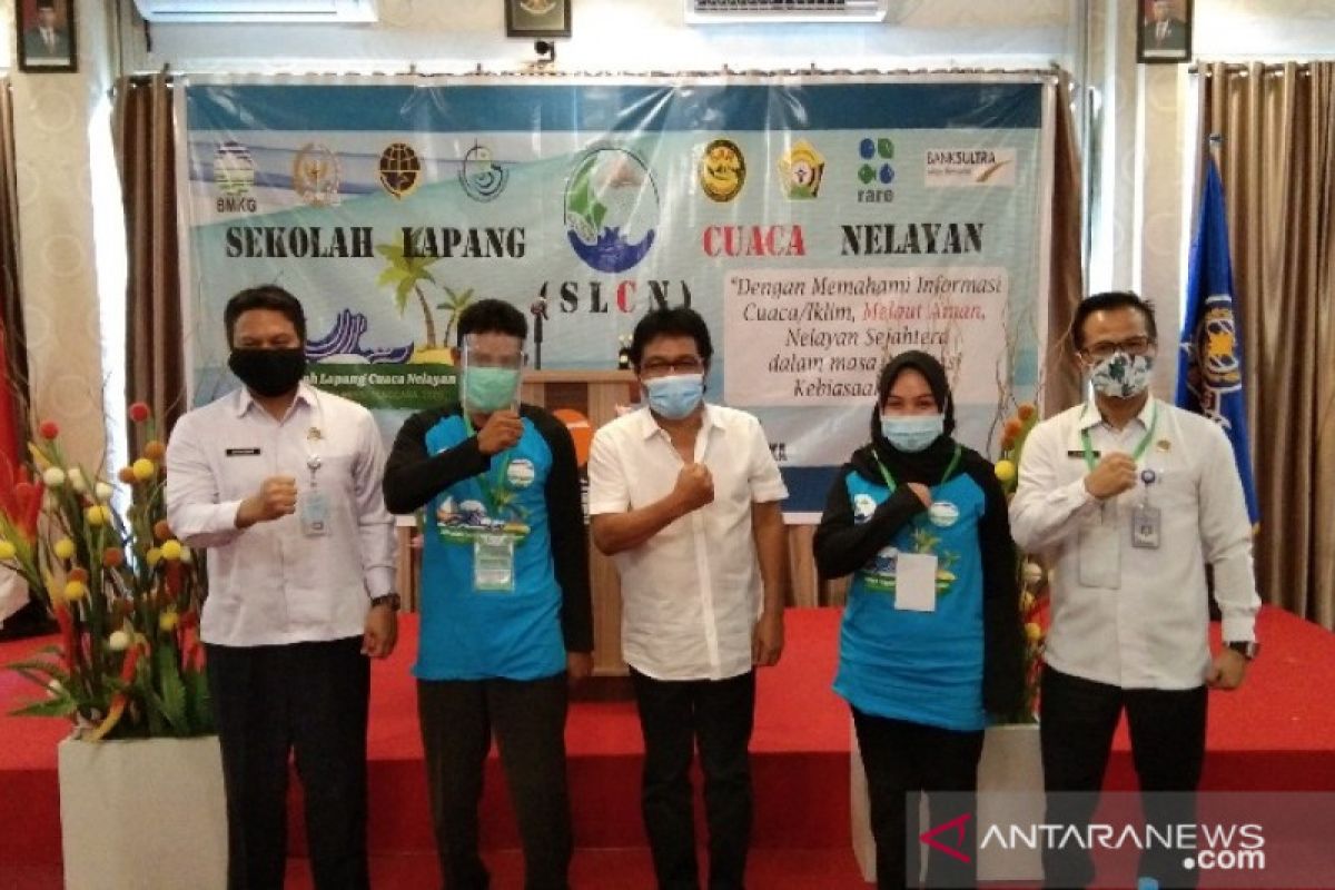 BMKG Kendari mengedukasi nelayan mengetahui kondisi cuaca sebelum melaut