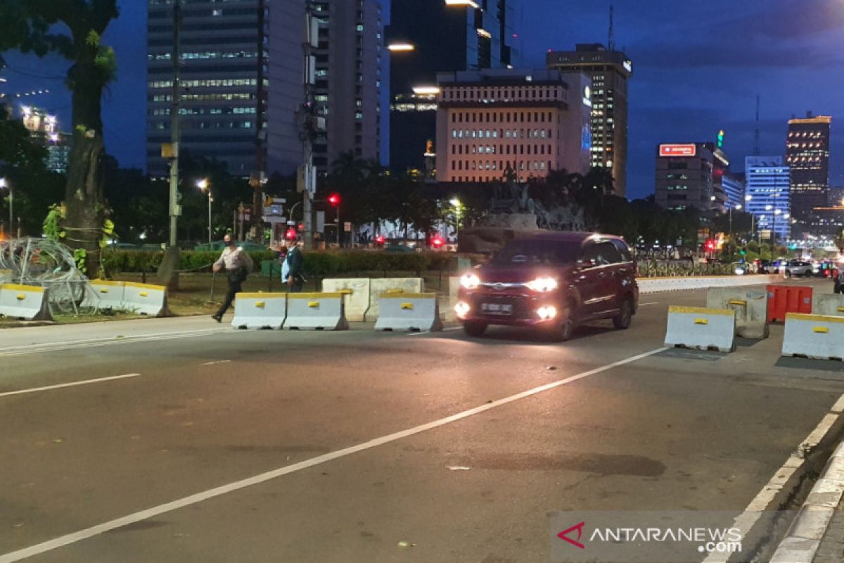 Jalan Medan Merdeka Barat kembali dibuka usai massa aksi bubar