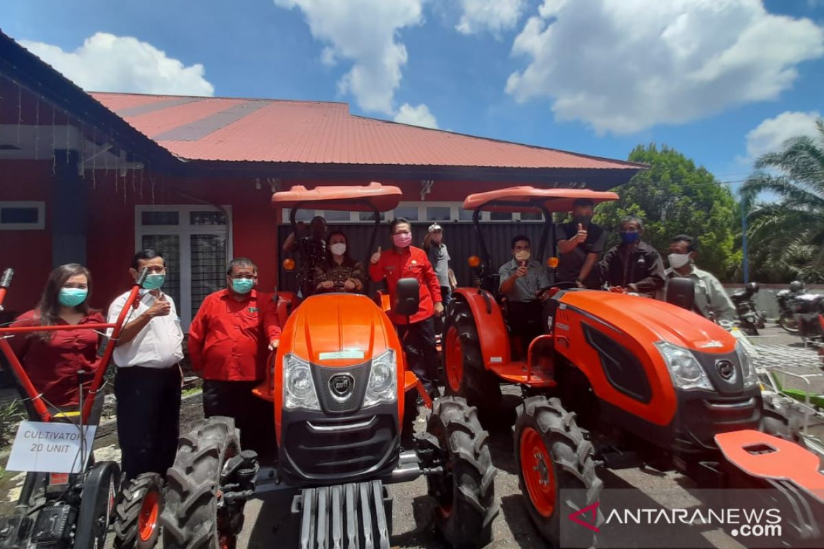 Pemkab Landak kembali salurkan bantuan alsintan