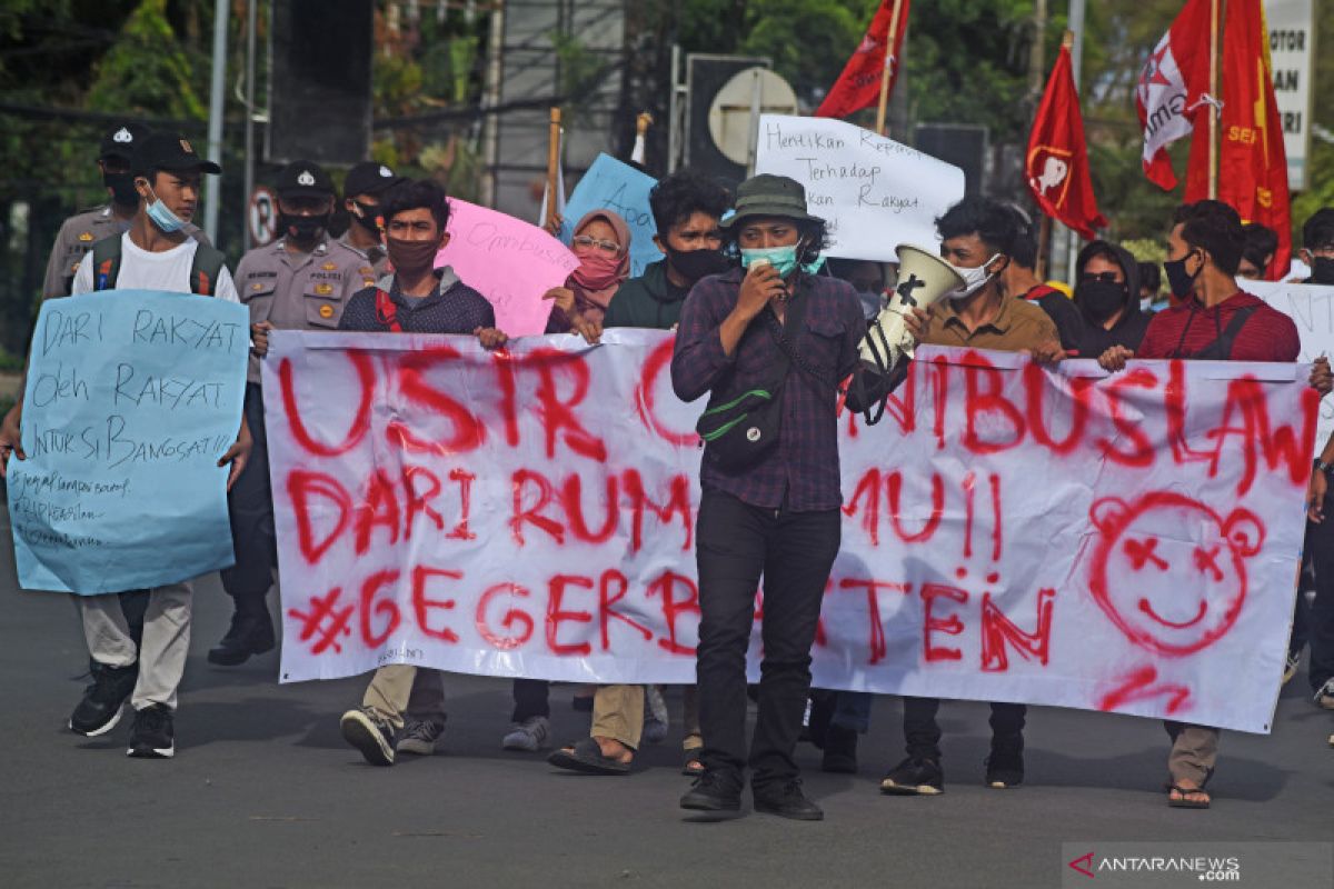 Indef: Reduksi kewenangan daerah berpotensi turunkan investasi