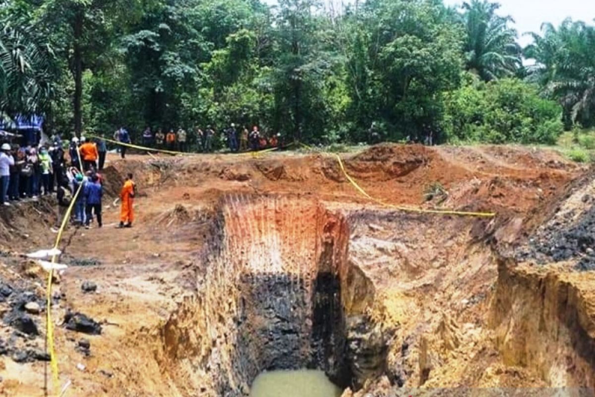Kapolda- Gubernur Sumsel tinjau  lokasi tambang ilegal di Muara Enim