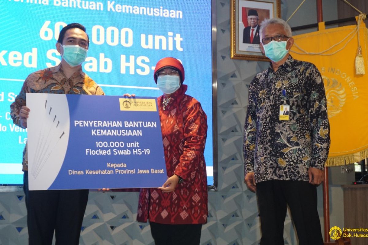 UI serahkan bantuan 600 ribu Flocked Swab HS-19 ke RS di DKI dan Jabar