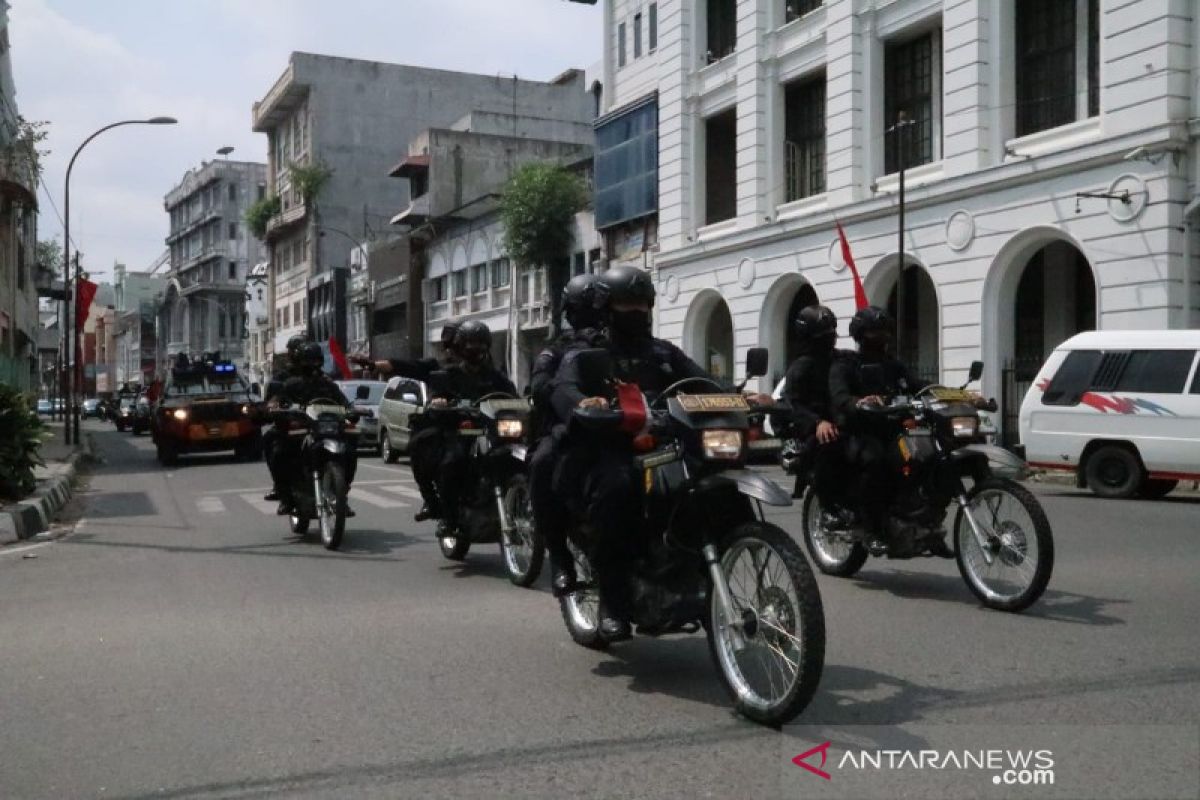 Brimob gencar patroli pastikan penerapan protokol kesehatan  di Medan