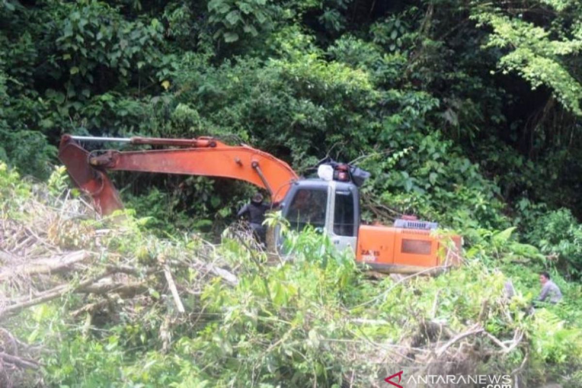 Seven illegal gold miners apprehended in crackdown in West Aceh