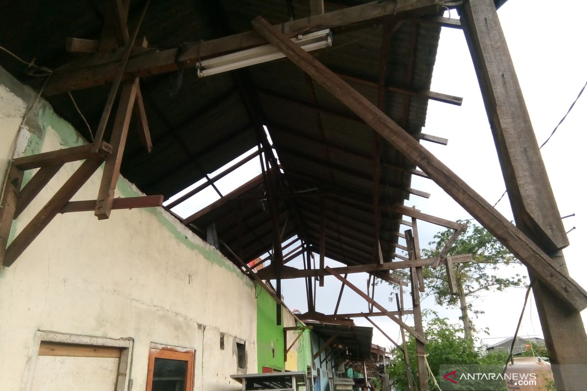 Puting beliung porak porandakan puluhan rumah di Babelan Bekasi (video)