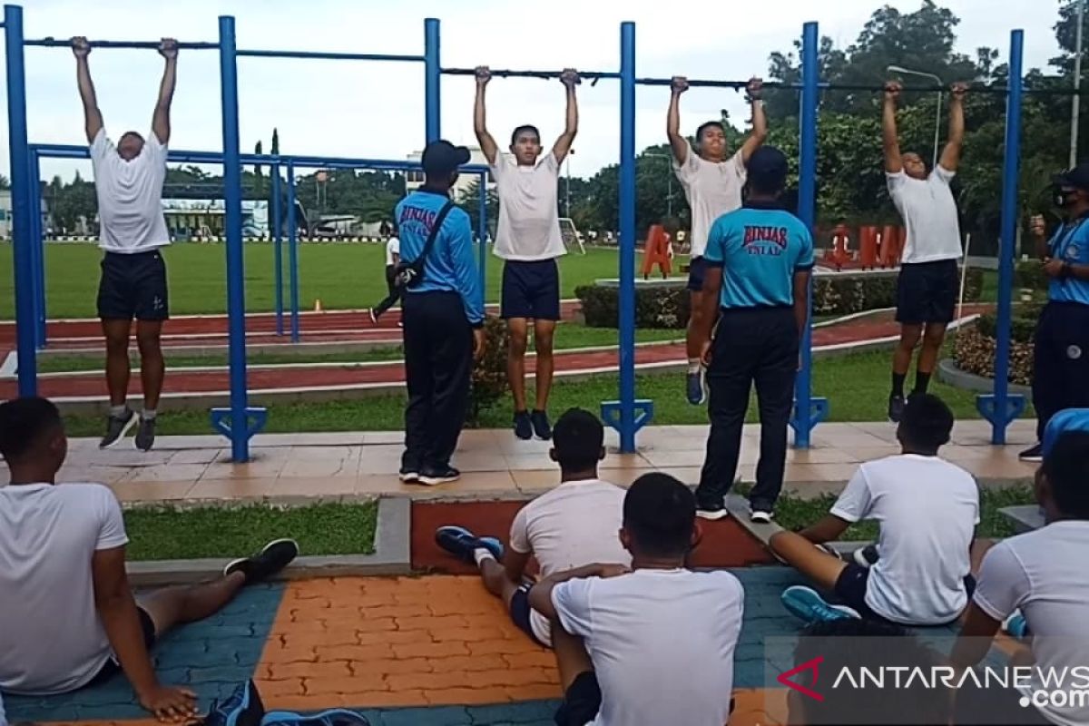 TNI AL menyeleksi 450 calon bintara dan tamtama dalam tes samapta