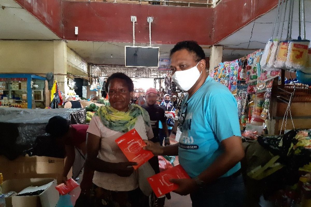 Satgas Bencana BUMN Papua bagikan 5.000 masker gratis