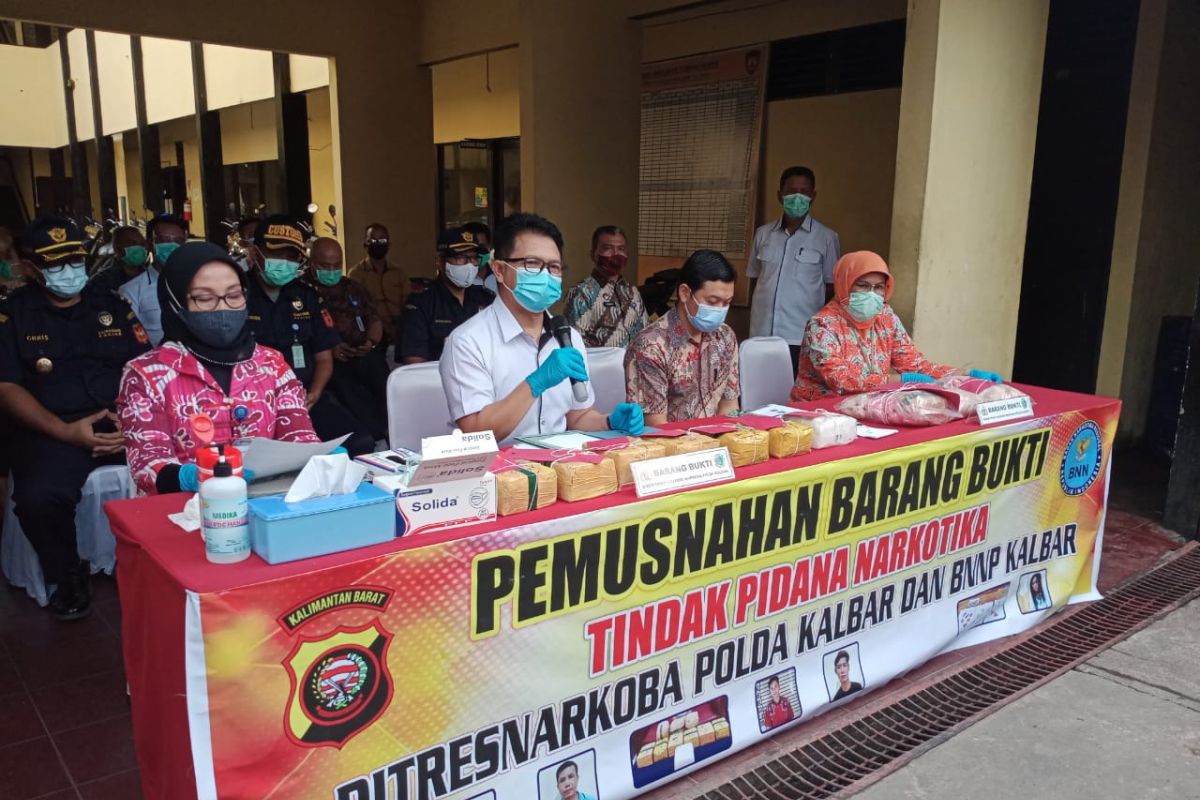 Polda Kalbar musnahkan sebanyak 7 kg sabu dan 14.867 butir ekstasi