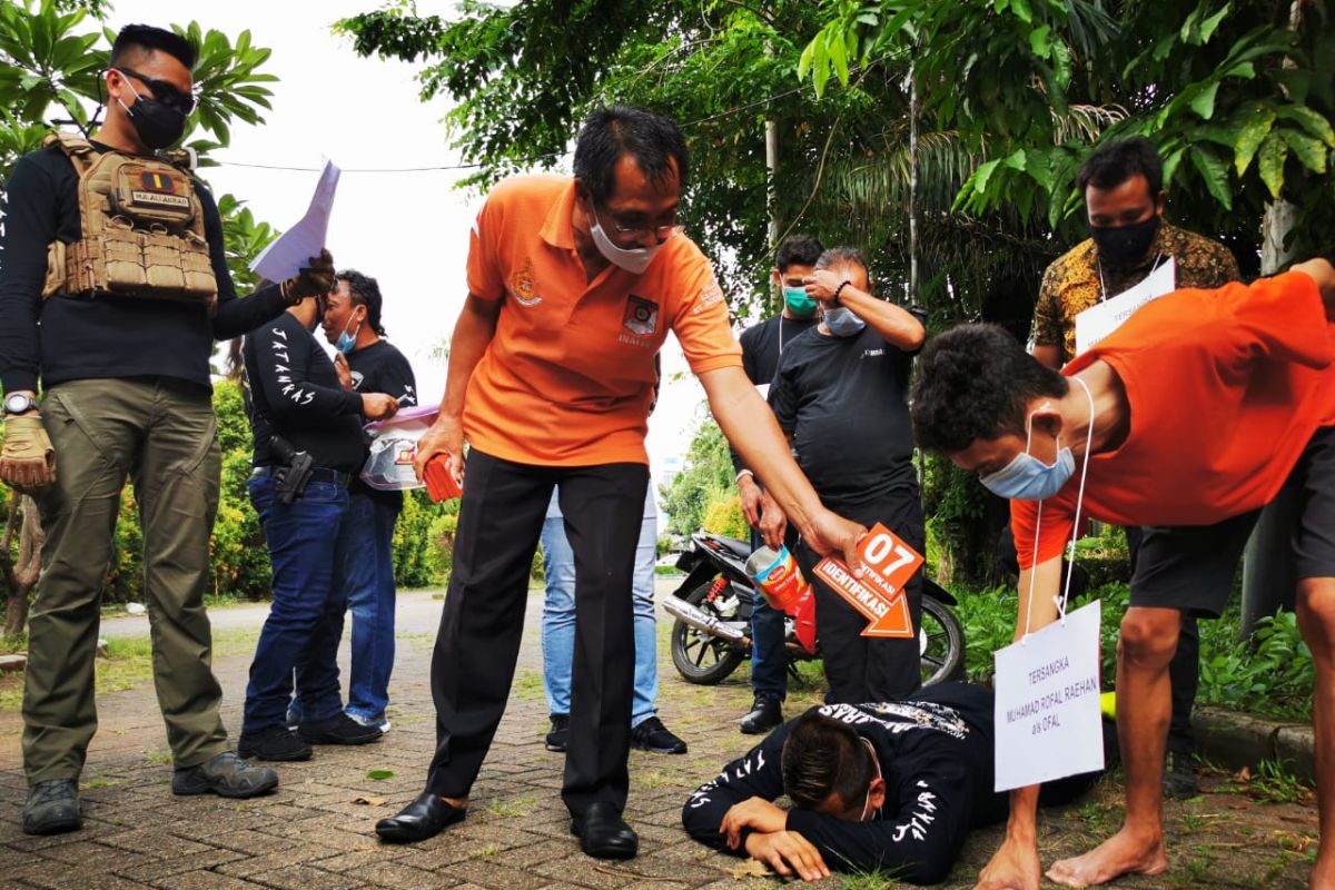 12 adegan diperagakan dalam rekonstruksi kasus pengeroyokan polisi