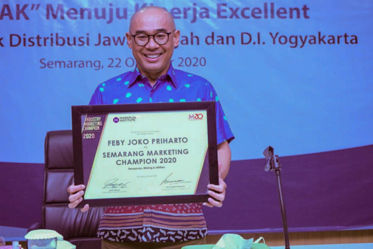 GM PLN Jateng -DIY raih penghargaan Best Industry Marketing