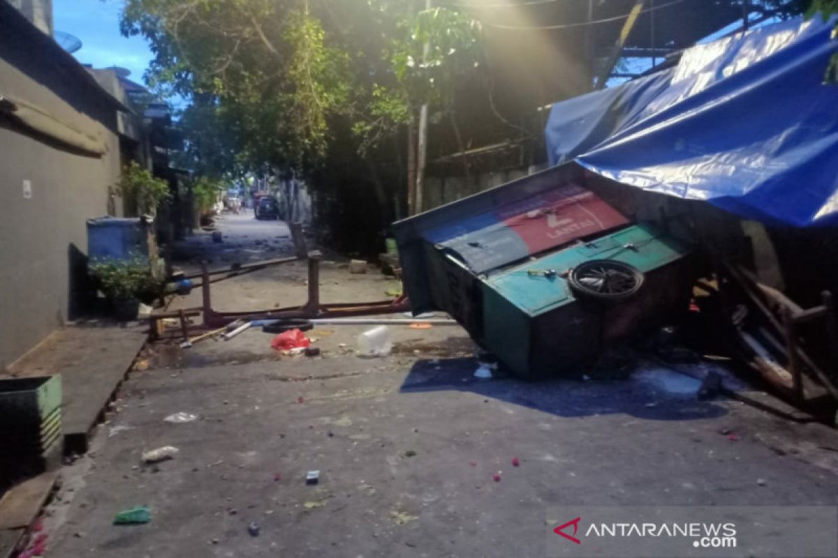 Warga Gunung Sahari Utara bentrok dengan pebalap motor liar