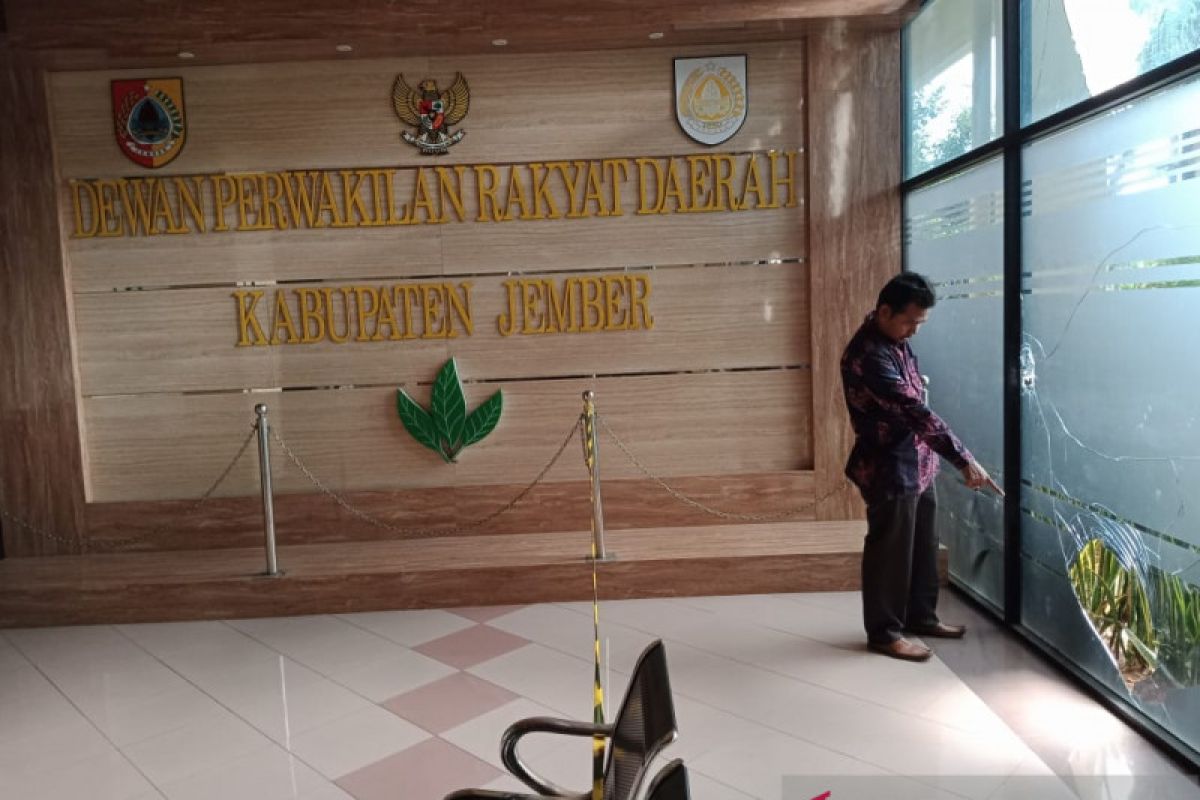 DPRD Jember menyayangkan aksi anarkis mahasiswa