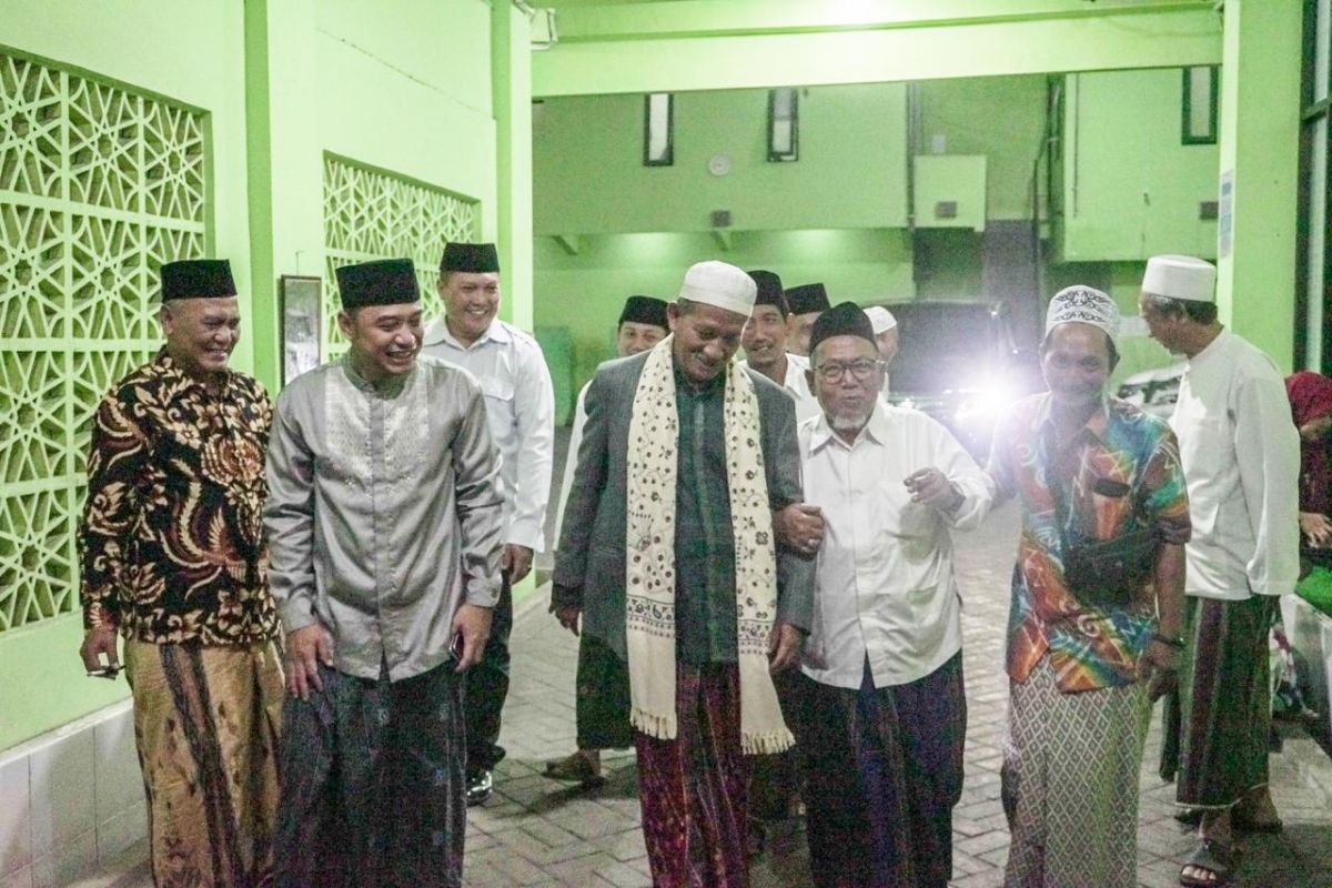 Cawali Eri Cahyadi siapkan program pengembangan santri di pesantren Surabaya