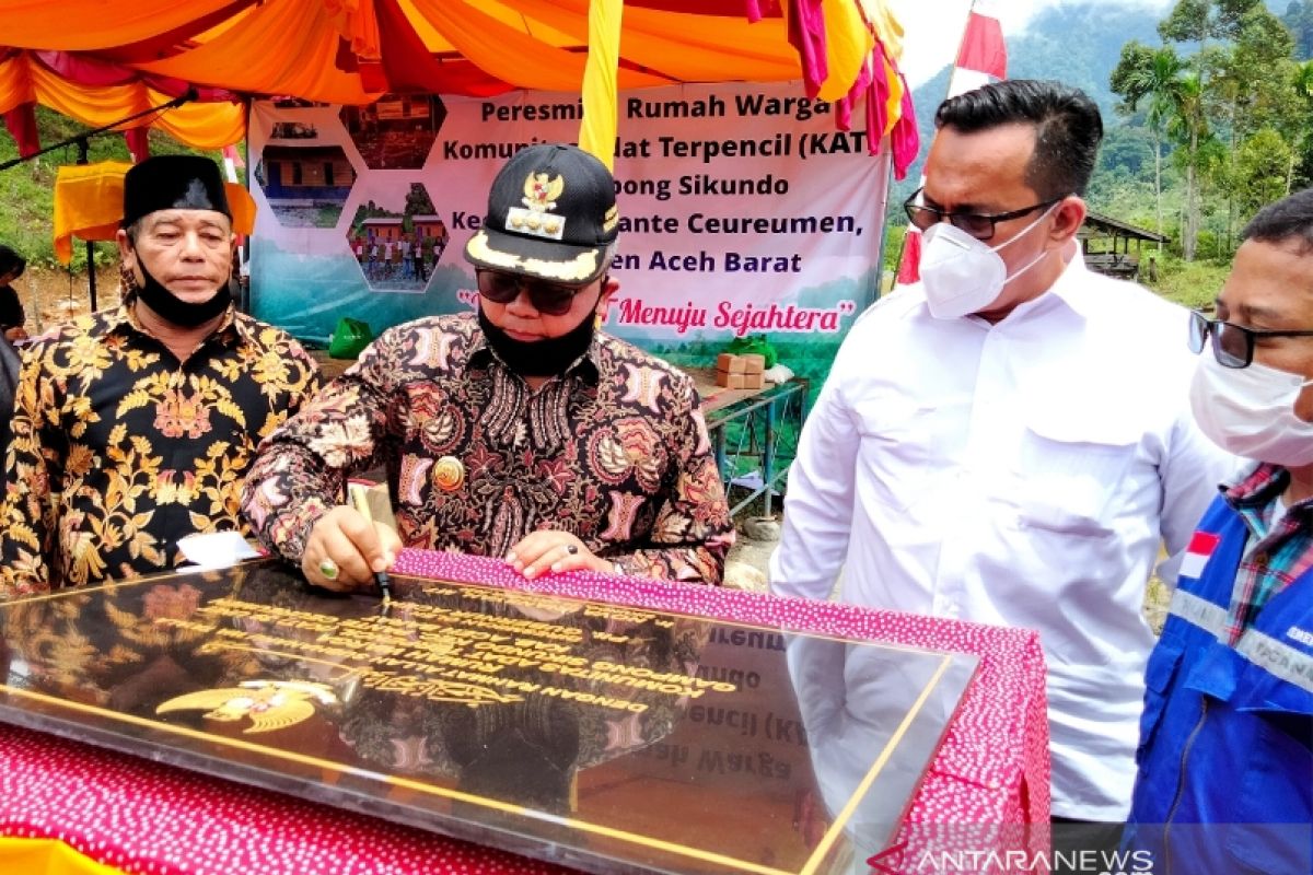 Wakili Plt Gubernur Aceh, Bupati Aceh Barat berharap warga Sikundo mandiri, dan tidak tinggalkan rumah bantuan