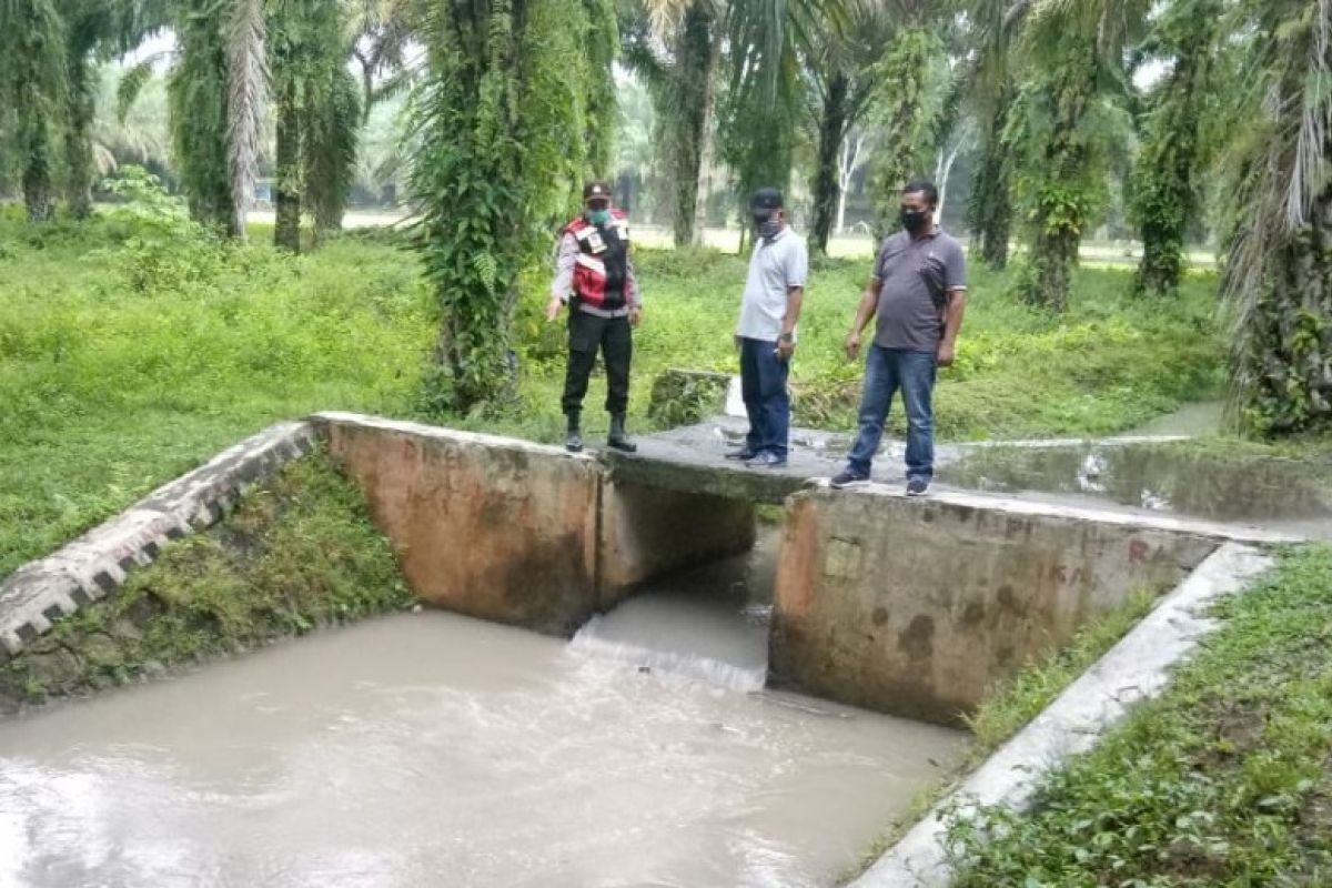 Lansia ditemukan tewas di saluran irigasi Tanah Jawa Simalungun