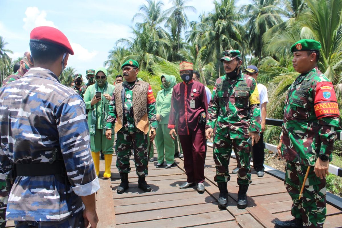 Danrem tinjau hasil kerja kerasa Satgas TMMD di Pulau Hanaut