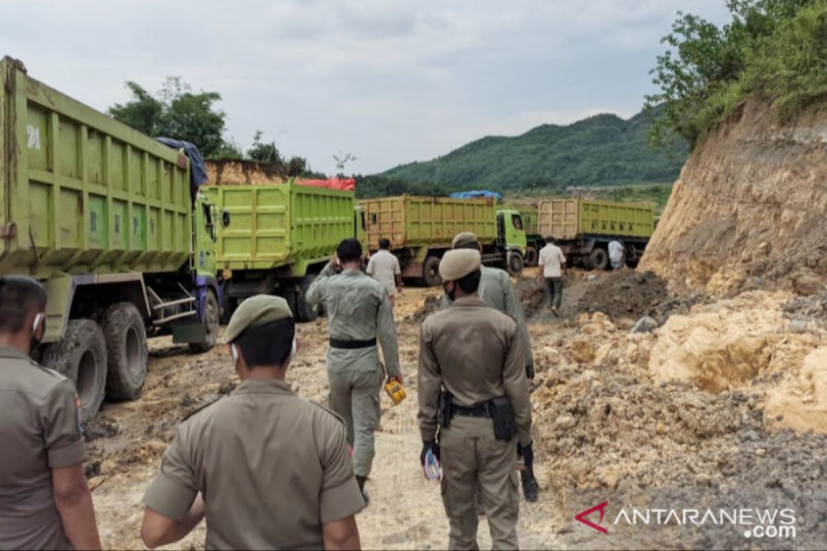 Lokasi tambang disegel, Satpol PP Bogor putar balik 1.200 truk