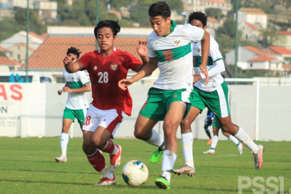 Banur ingatkan pemain timnas U-19 belum berlevel nasional