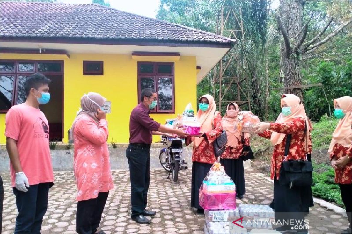 DWP Tapsel serahkan bantuan vitamin ke rumah karantina COVID-19