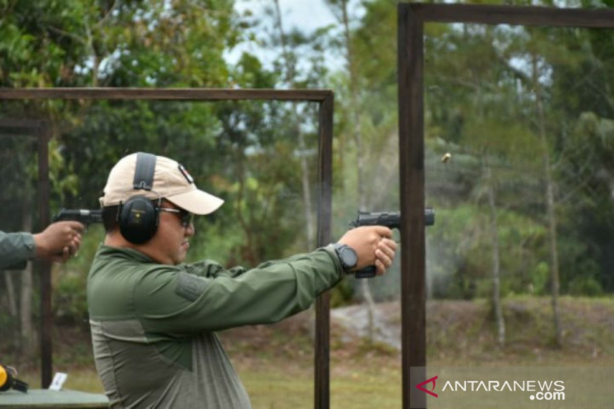 Gubernur Babel ikut berpartisipasi dalam lomba menembak HUT TNI ke-75