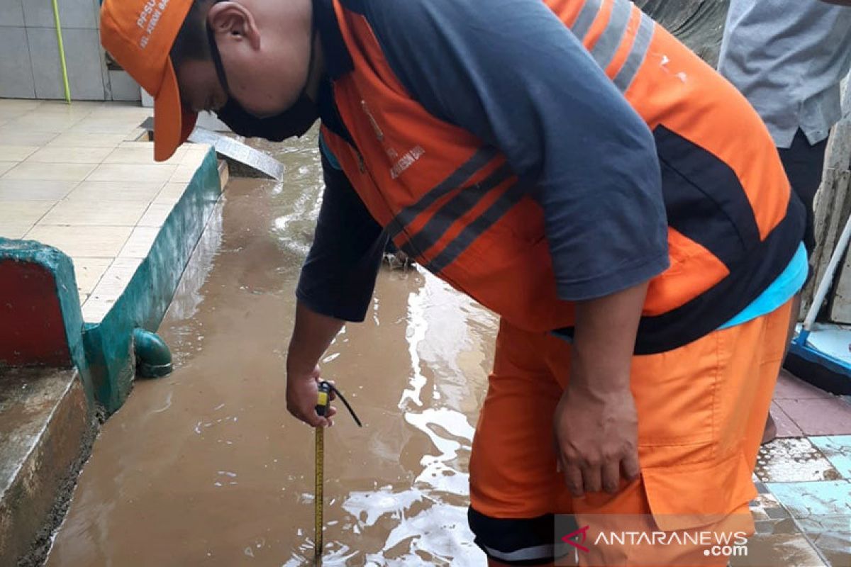 Waspadai hujan sedang-lebat di seluruh Jakarta dini hari