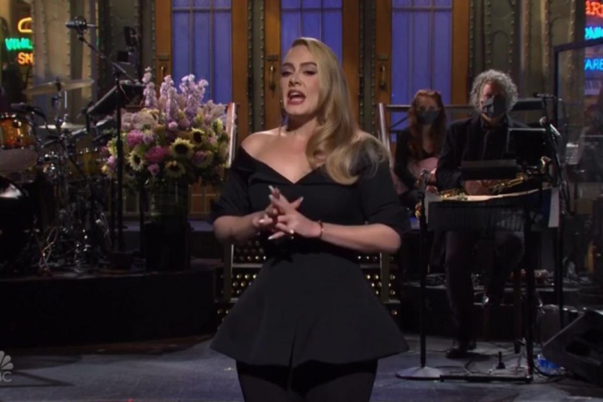 Penampilan terbaru Adele saat jadi host SNL