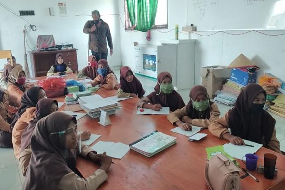 Begini pelajar di pesisir Aceh Timur serap ilmu dari Smart-TV