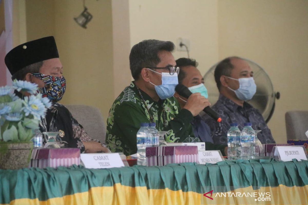 Pjs Bupati Jauhar Selenggarakan Pembinaan Penyelenggaraan Aparatur Pemerintahan Desa dan Kecamatan di Wahau